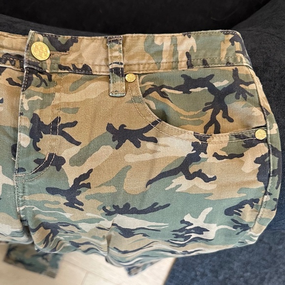 Tory Burch Camouflage Print Skinny Jeans - Size 30. - Picture 7 of 14